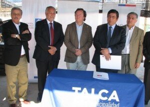 Ministro de Bienes Nacionales y Diputado Aguiló entregan terrenos en Talca